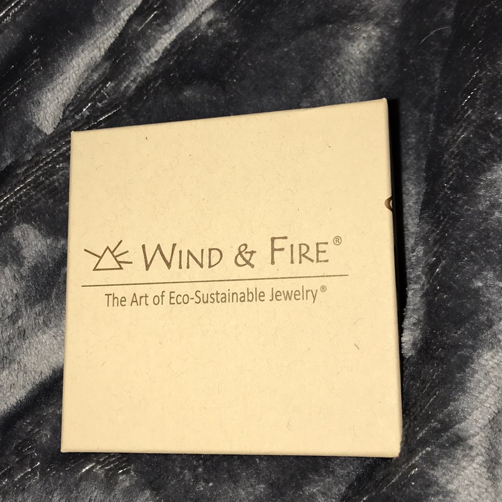 Wind & Fire R Bracelet - Picture 4 of 4